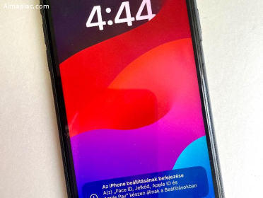 iPhone 11 fekete 64GB SZÉP ÁLLAPOTBAN!